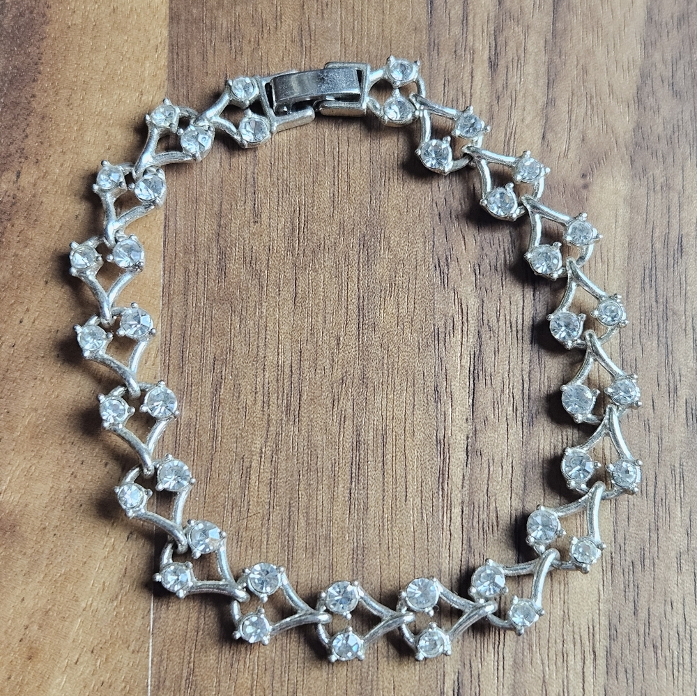 Elegant Bracelet with Crystal And Silver Accents